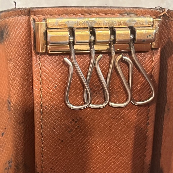 Authentic LOUIS VUITTON Key holder in Monogram - Picture 9 of 10